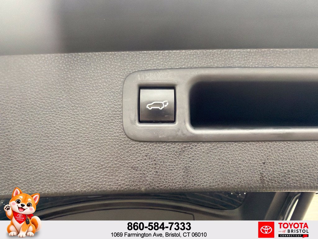 Used 2022 Toyota Highlander XLE AWD/4WD image 39
