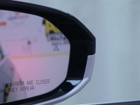 Used 2025 BMW 530i xDrive w/ Premium Package image 35