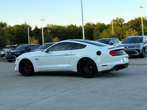 Used 2018 Ford Mustang GT Premium w/ Black Accent Package RWD image 4
