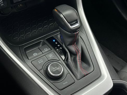 Used 2023 Toyota RAV4 SE w/ Weather & Moonroof Package image 21