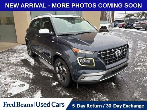 Used 2023 Hyundai Venue Limited image 3