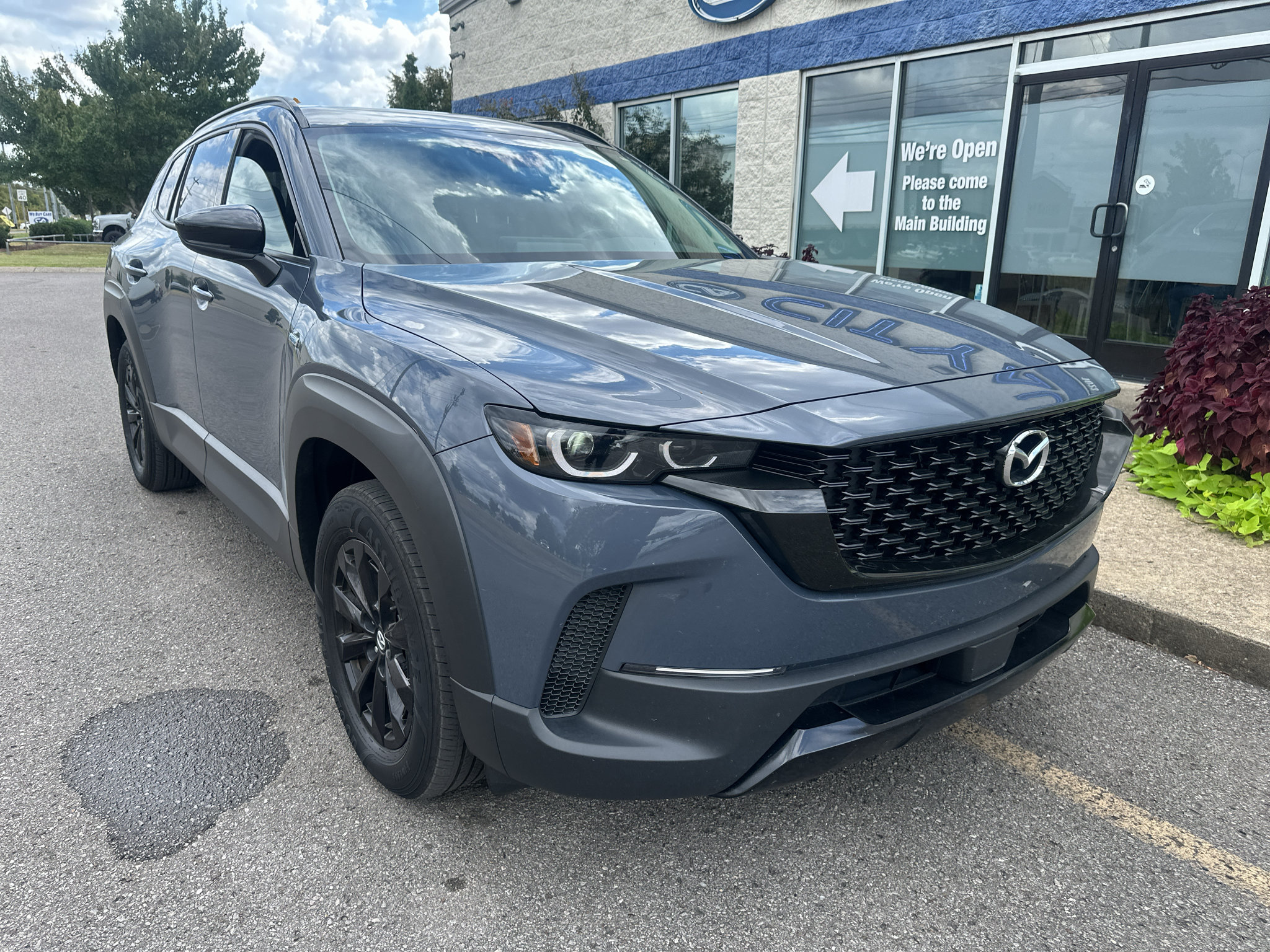 Used 2025 MAZDA CX-50 AWD 2.5 Hybrid w/ Premium Pkg image 2