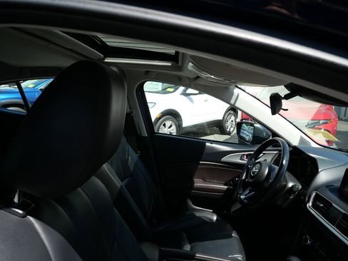 Used 2018 MAZDA MAZDA3 Touring FWD image 27