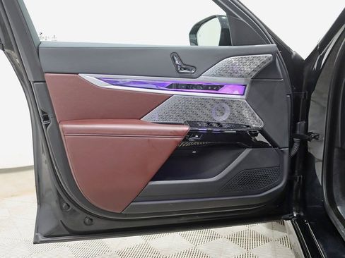 Used 2023 BMW i7 xDrive60 w/ Executive Package 2 image 39