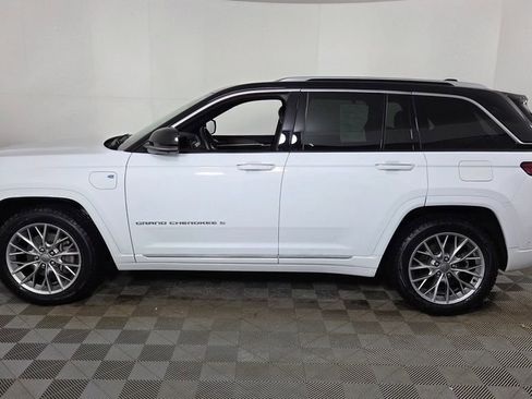 Used 2022 Jeep Grand Cherokee Summit w/ Luxury Tech Group V AWD/4WD image 5