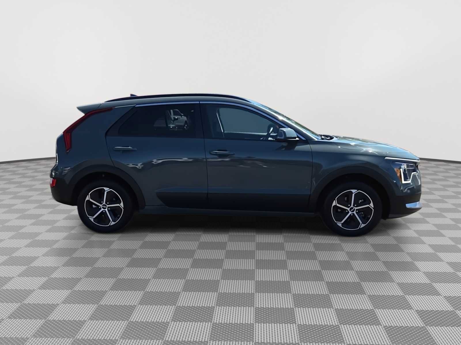 Used 2023 Kia Niro EX FWD image 9