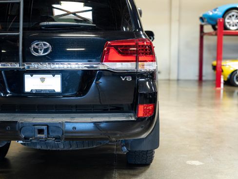 Used 2019 Toyota Land Cruiser image 41
