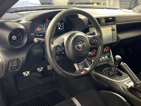 Used 2025 Toyota GR86 Premium w/ Performance Package RWD image 24
