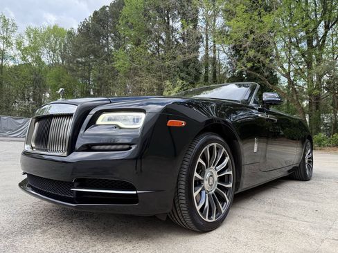 Used 2018 Rolls-Royce Dawn RWD image 25