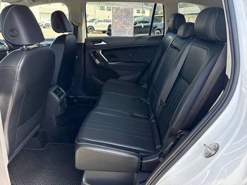 Used 2022 Volkswagen Tiguan SE AWD/4WD image 16