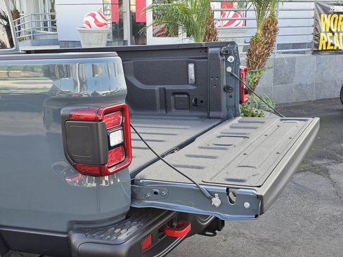 New 2026 Jeep Gladiator Rubicon image 9