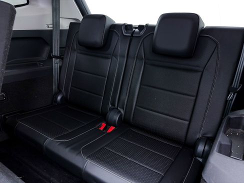 Used 2019 Volkswagen Tiguan SEL FWD image 40