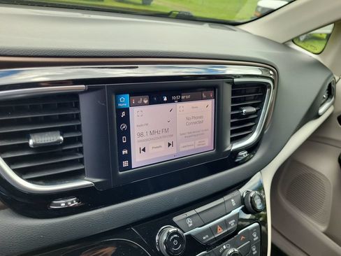 Used 2023 Chrysler Voyager LX FWD image 33
