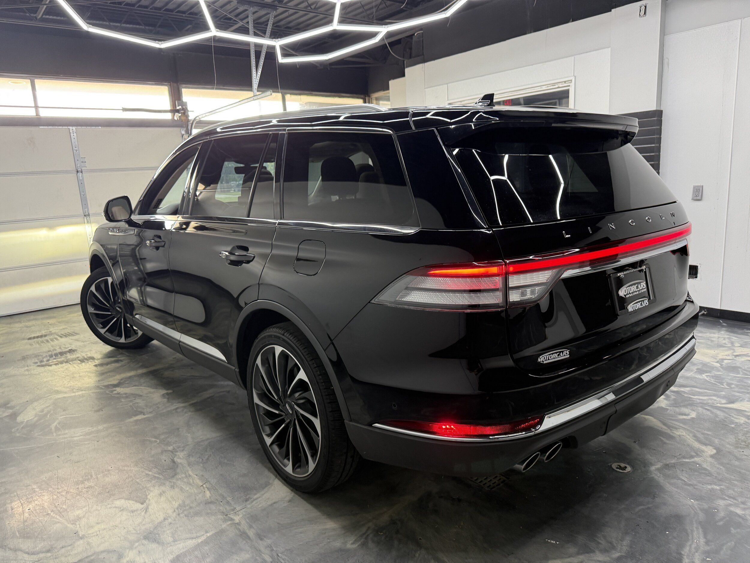 Used 2021 Lincoln Aviator Reserve w/ Equipment Group 201A AWD/4WD image 3