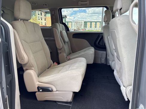 Used 2014 Dodge Grand Caravan SE w/ Quick Order Package 29E SE FWD image 19