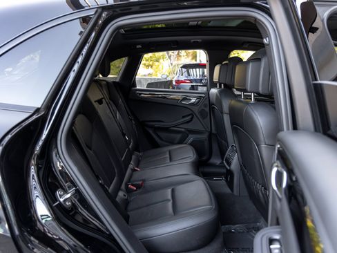 Certified 2023 Porsche Macan AWD/4WD image 48