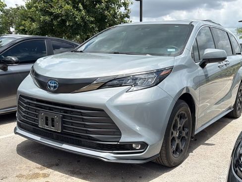 Used 2023 Toyota Sienna XLE Woodland Edition AWD/4WD image 15