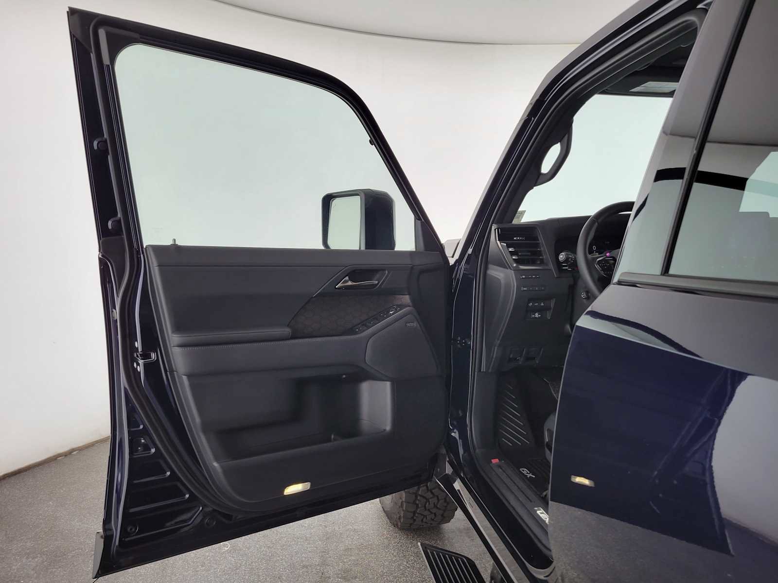 Used 2026 Lexus GX 550 w/ Cold Area Package AWD/4WD image 21