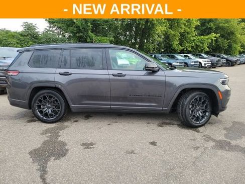 Used 2024 Jeep Grand Cherokee L Summit AWD/4WD image 2
