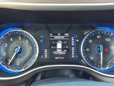 Used 2022 Chrysler Voyager LX image 25