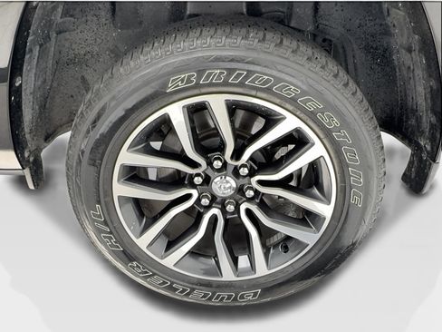 Used 2025 RAM 1500 Limited AWD/4WD image 13