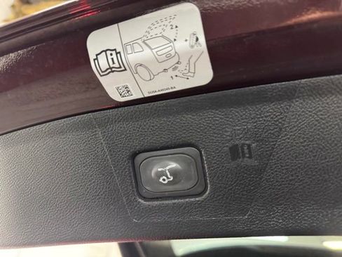 Used 2017 Ford Edge Titanium w/ Technology Package FWD image 35