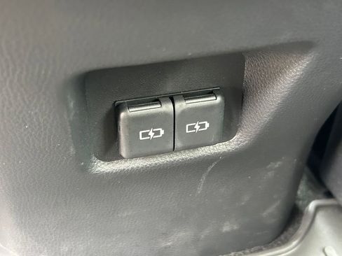 Used 2022 Toyota RAV4 XLE w/ Convenience Package image 23