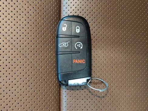 Used 2021 Jeep Grand Cherokee Summit w/ Platinum Series Group AWD/4WD image 32