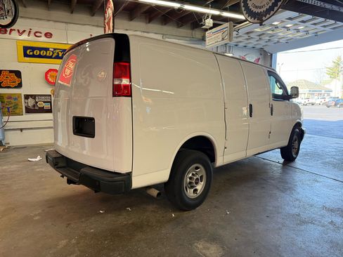 Used 2023 GMC Savana 2500 w/ Driver Convenience Package image 5