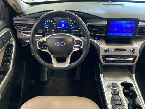 Used 2022 Ford Explorer XLT w/ Equipment Group 202A image 14
