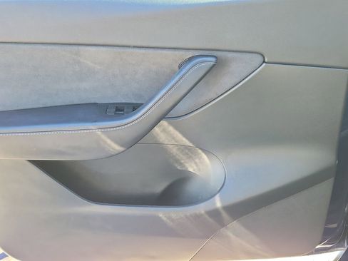 Used 2022 Tesla Model Y Performance image 23