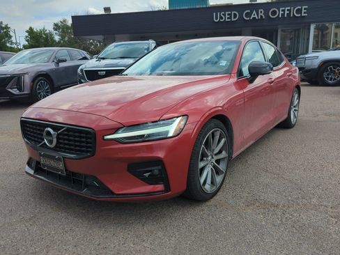 Used 2021 Volvo S60 T5 Momentum AWD/4WD image 3