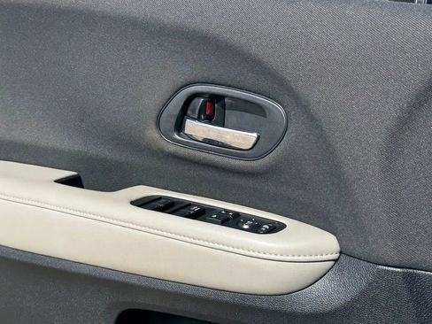 Used 2020 Honda HR-V LX image 22