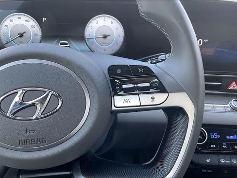 Used 2023 Hyundai Elantra SEL w/ Convenience Package FWD image 19