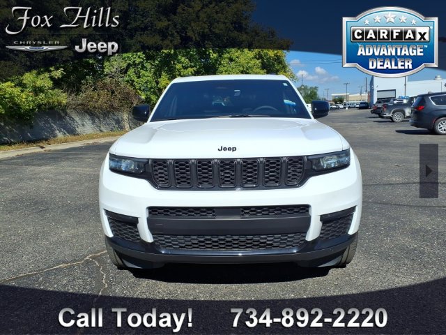 Certified 2025 Jeep Grand Cherokee L Limited w/ Black Appearance Package AWD/4WD image 2