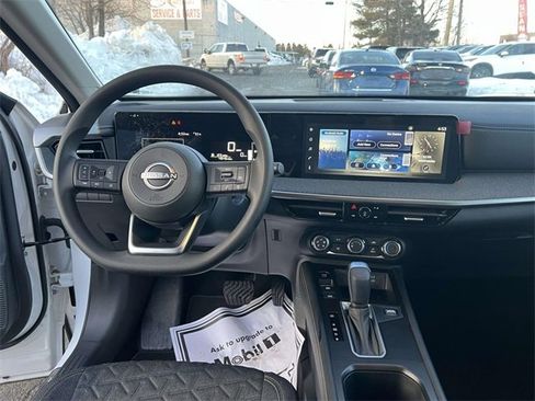 Used 2025 Nissan Kicks SV w/ Illumination Package image 14