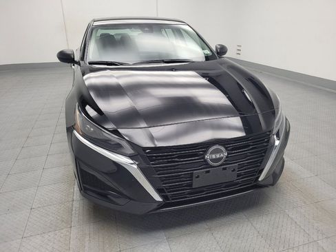 Used 2024 Nissan Altima 2.5 SV image 14