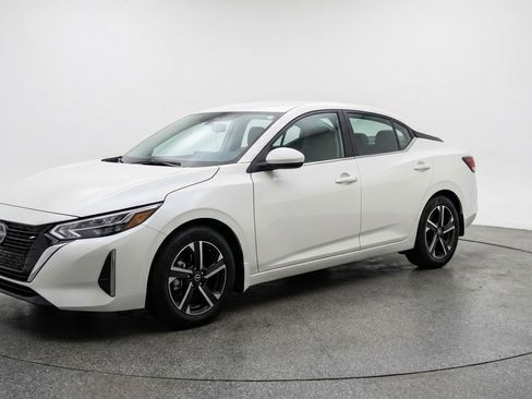 Used 2025 Nissan Sentra SV FWD image 3