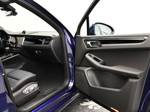 Certified 2025 Porsche Macan image 48