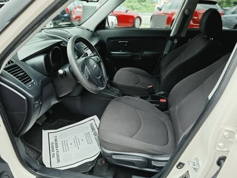Used 2013 Kia Soul FWD image 12