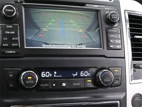 Used 2017 Nissan Titan SV image 23
