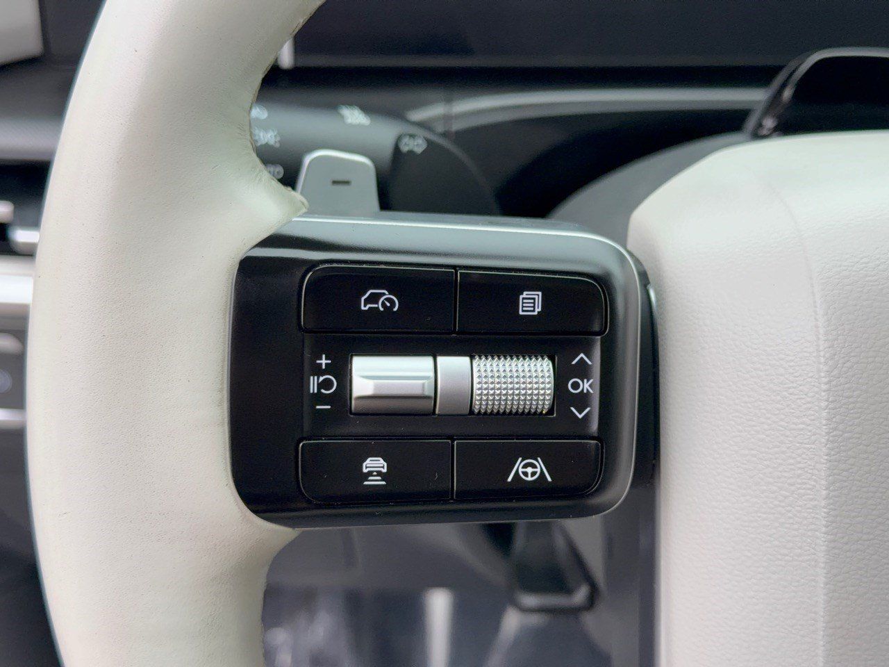 Used 2025 Hyundai Santa Fe SEL FWD image 18