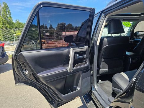 Certified 2022 Toyota 4Runner SR5 Premium w/ Moonroof Package AWD/4WD image 15