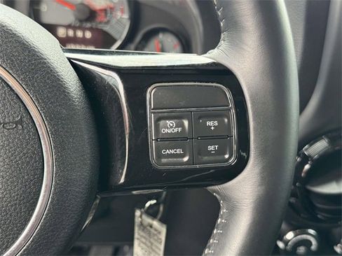 Used 2016 Jeep Wrangler Sahara image 10