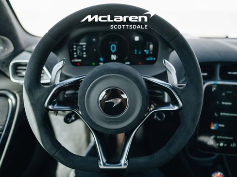 Used 2025 McLaren Artura image 29