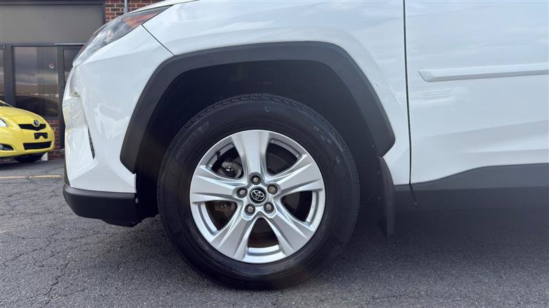 Used 2021 Toyota RAV4 XLE AWD/4WD image 5