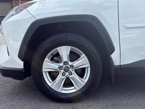 Used 2021 Toyota RAV4 XLE AWD/4WD image 5