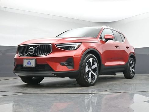 Used 2023 Volvo XC40 B4 Plus w/ Driver Assist Package FWD image 37