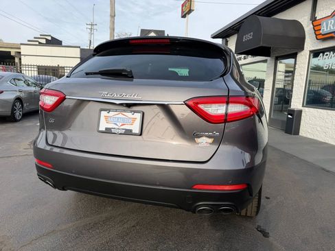 Used 2018 Maserati Levante image 11