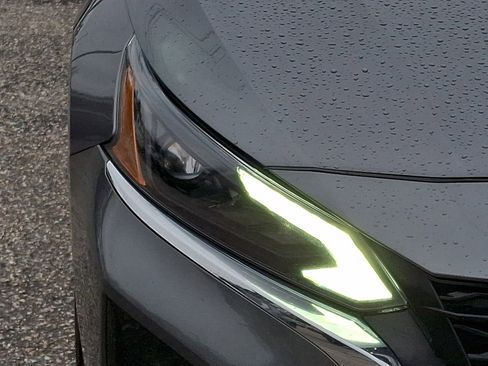 Used 2024 Nissan Altima 2.5 SV image 9